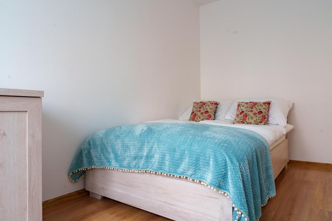 Apartament Pod Swierkiem - Pet Friendly - 2 Osobne Pokoje Dla Max 5 Osob - Space Apart Jelenia Góra Kültér fotó