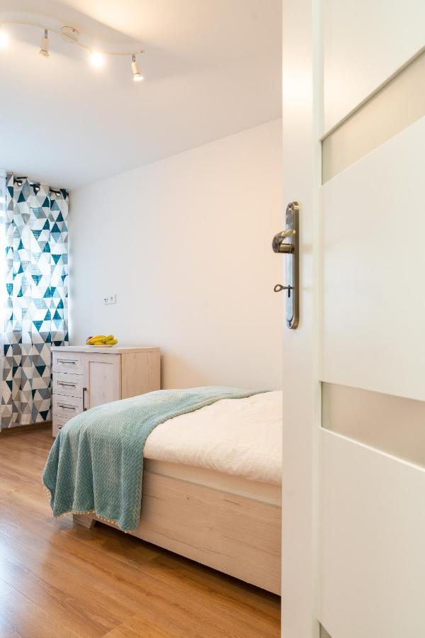 Apartament Pod Swierkiem - Pet Friendly - 2 Osobne Pokoje Dla Max 5 Osob - Space Apart Jelenia Góra Kültér fotó